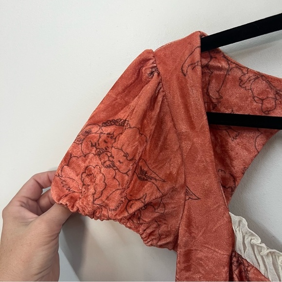 Kimchi Blue x Urban Outfitters Jill Velvet Cherub Mini Dress - Picture 7 of 16